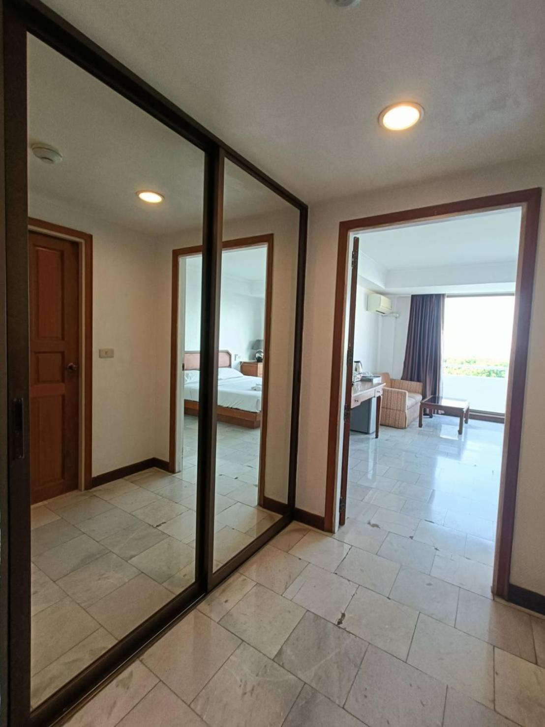 The Monaco Residence Pattaya Exterior photo